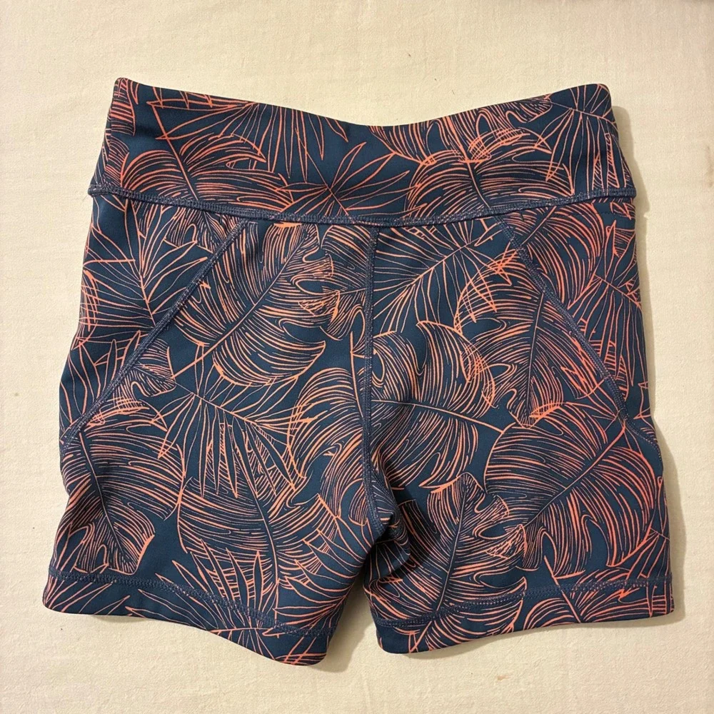 Title Nine Women's XS Mad Dash Reversible Shorts Tropical Palm‎ Print Active Run